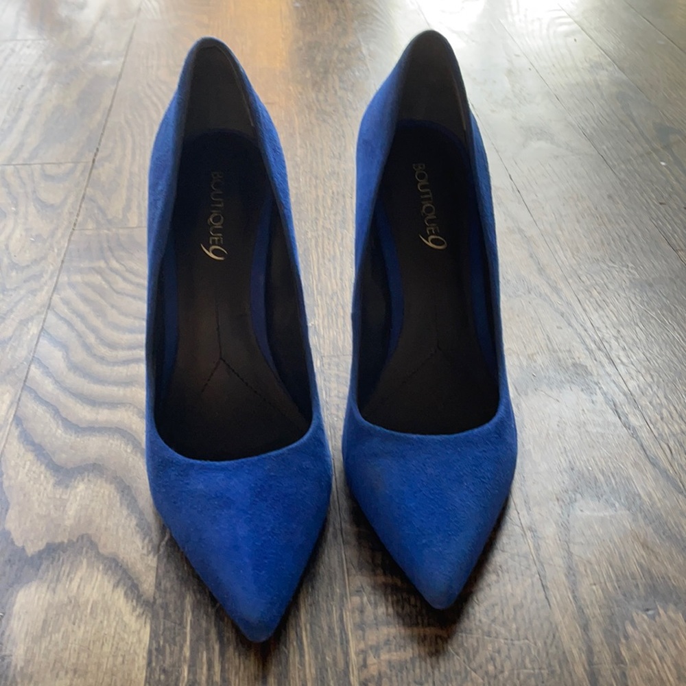 Boutique 9 royal blue suede heels sz 7